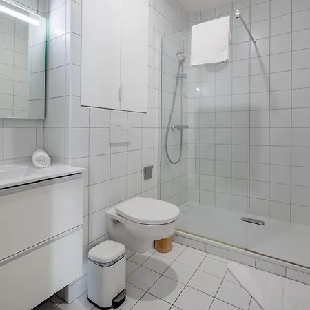 Cozy And 2bdr Modern In 10th *