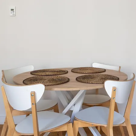 Cozy And 2bdr Modern In 10th *
