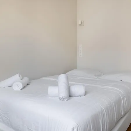 Cozy And 2bdr Modern In 10th Paris
