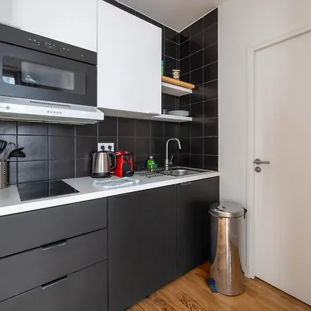 Cozy And 2bdr Modern In 10th *