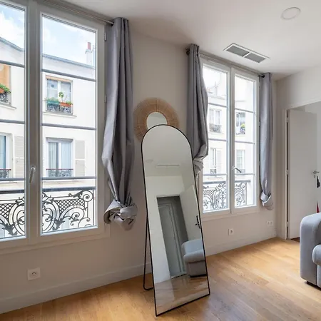 Cozy And 2bdr Modern In 10th *